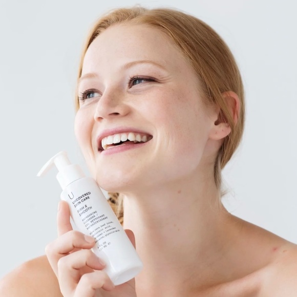 Firm & Smooth Uncovered Skin Line Refreshing Cleanser - Picture 1 of 7